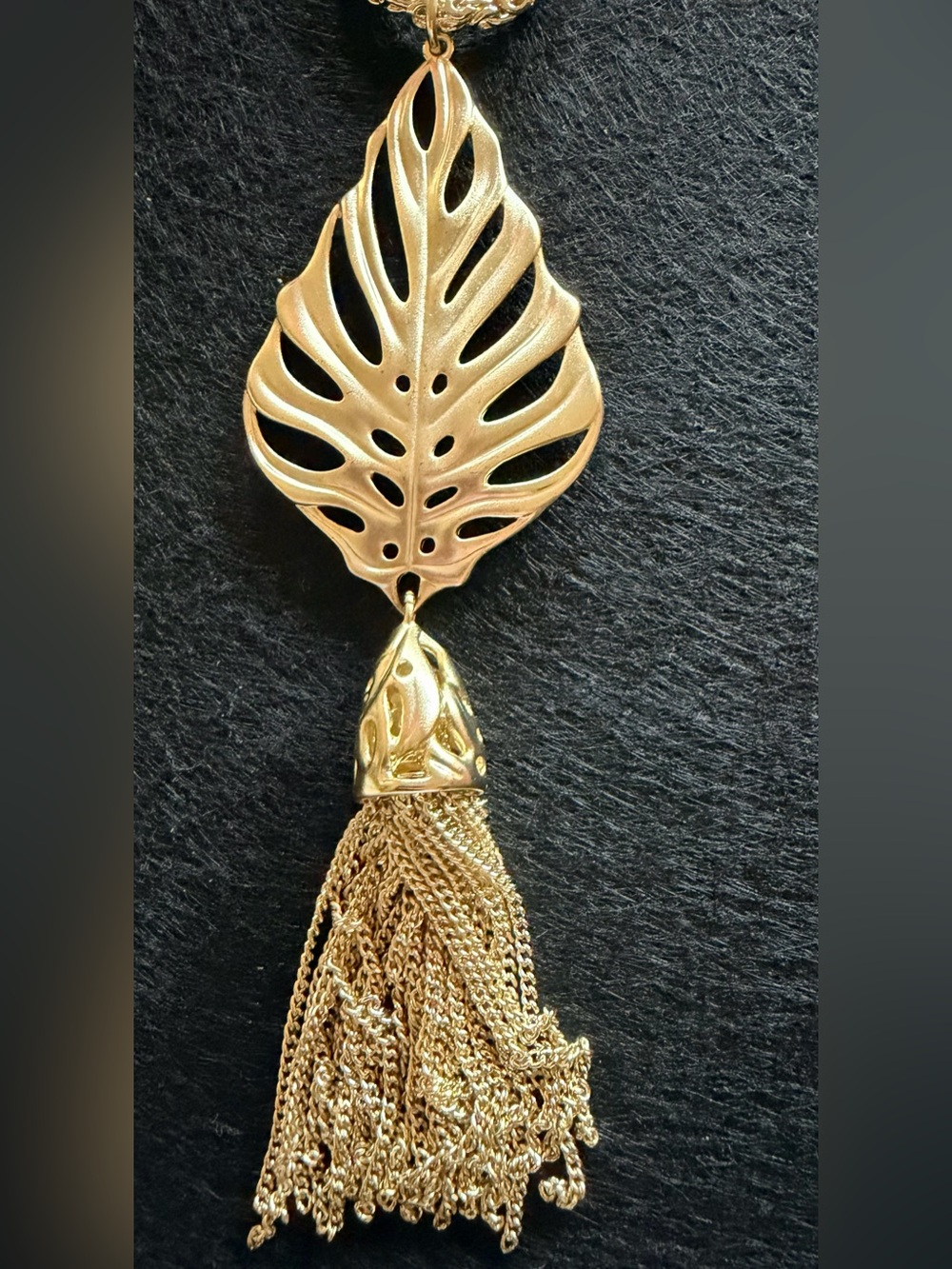 Kendra Scott Gold-Plated Leaf Tassel Pendant Necklace - Picture 2 of 2